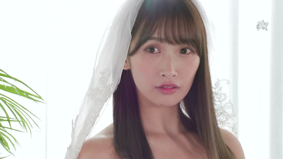 室内 · 忧郁 · 脸部特写 · 注视 · 正面 · 唯美 · 婚纱 · 头纱