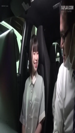 座り姿勢 · 会話 · 微笑 · シャツ · 车内 · 口罩