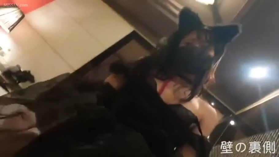 室内 · 俯身 · 迷离 · 上半身 · 注视镜头 · 猫耳发箍 · 暗光环境 · 猫耳情趣服