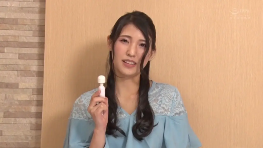 室内 · 微笑 · 半身 · 长发 · 正面 · 按摩器 · 展示道具 · 蓝色蕾丝上衣