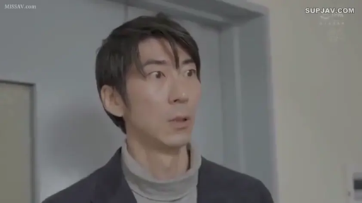 Indoor · Close-up of the face · Stand · Gaze · 灰色高领衫 · Shocked · Asian male