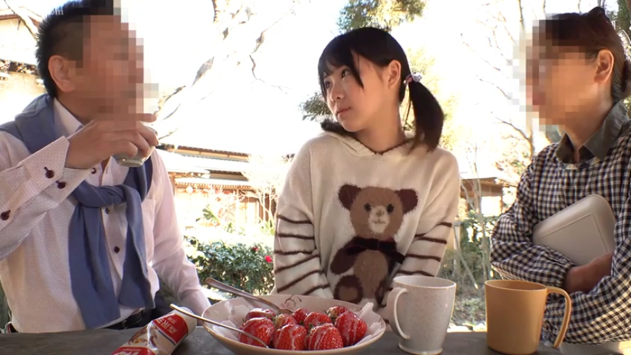 座り姿勢 · モザイク · 自然 · チャット · 毛衣 · 庭院 · 草莓