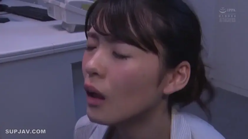 办公室 · 口交 · 迷离 · 办公桌 · 面部特写 · 职业装 · 仰头 · OL