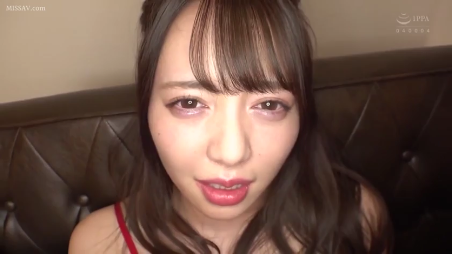 愉悦 · 白色底裤 · 成人内容 · 否 · 跨坐 · 性爱行为 · 彩条 · 背景房