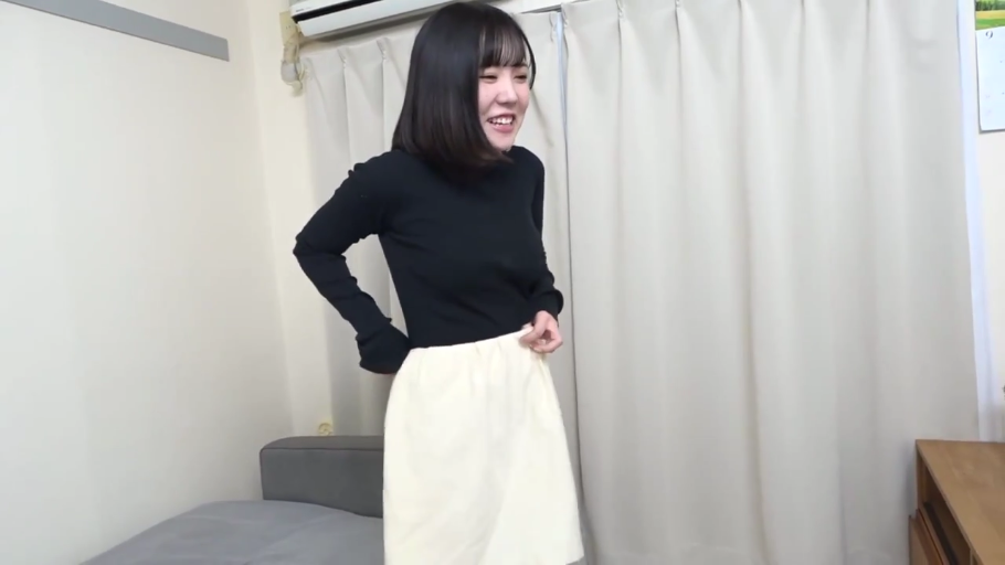 站立 · 中景 · 休闲装 · 模糊处理 · 推行 · 婴儿车 · 商场