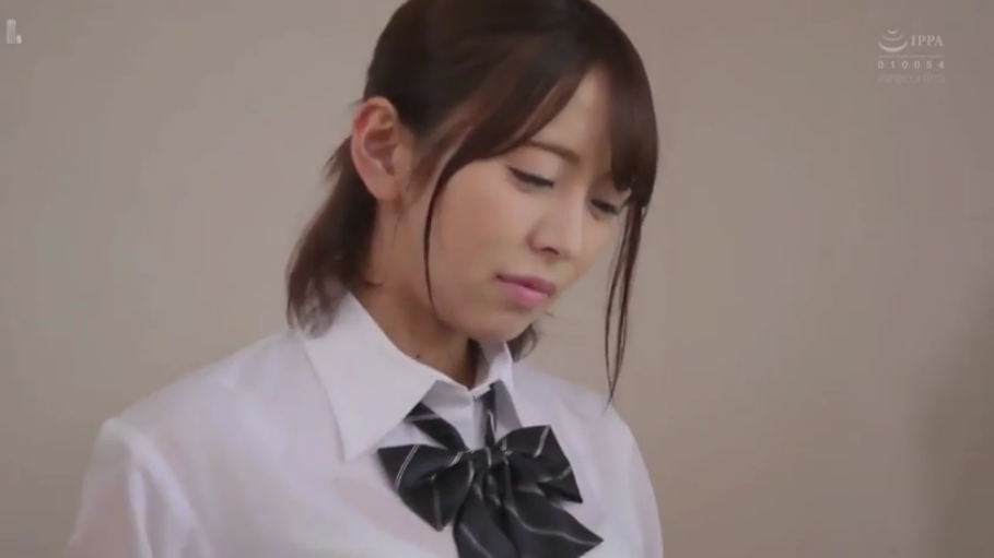 室内 · 憂鬱 · 頭を下げる · 半身 · 制服 · 静止 · 日本