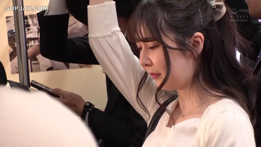 面部 · 憂鬱 · 站立 · 扶手 · 乘車 · 電車 · 白色针织衫 · 痴汉剧情