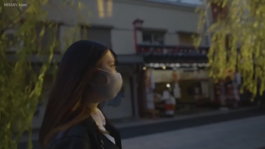 和室 · 弯腰 · 局部打码 · 远景 · 椅子 · 黑色连体衣 · 性交互动