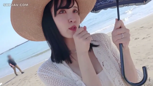 站姿 · 头部特写 · 惊讶 · 白色蕾丝衫 · 海滩 · 遮阳伞 · 傘をさす