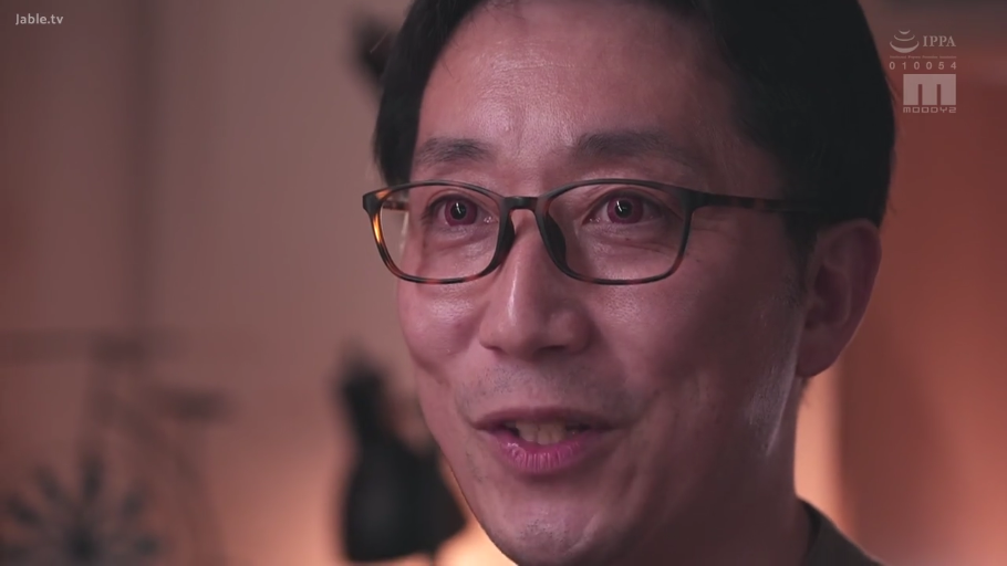 室内 · 面部特写 · 休闲装 · 正面