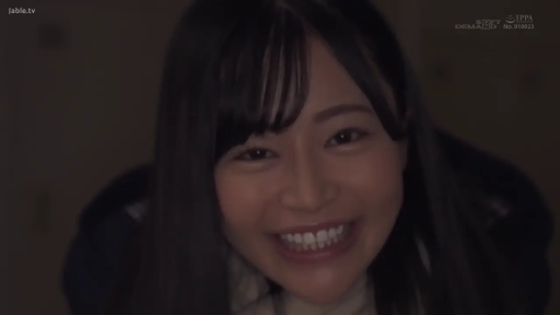 室內 · 臉部特寫 · 微笑 · 俯拍 · 清純風格 · 開朗 · 冬装