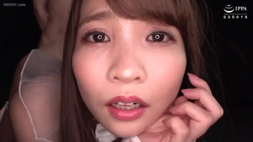 室内 · 脸部特写 · 注视 · 惊讶 · 白色薄纱 · 环形灯影 · 手托脸