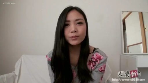 室内 · 坐姿 · 微笑 · 面部特写 · 休闲服 · 访谈 · 封面图 · 作品简介