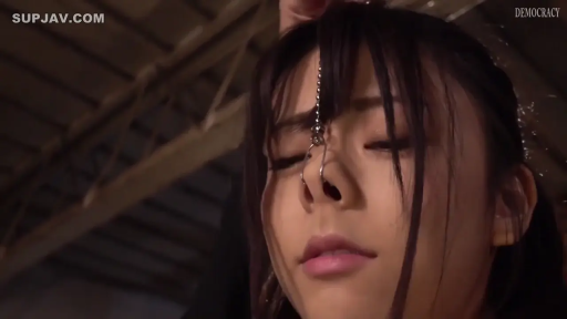 脸部特写 · 便服 · 仰头 · 痛苦 · 仓库 · 调教