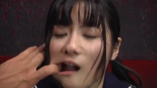 室内 · 迷離 · 特写 · JK制服 · 头部特写 · 嘴部特写 · 指を挿入口