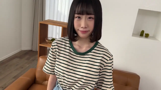 坐姿 · 中景 · 认真 · 文件夹 · 职业制服 · 咨询 · 室内灯光 · 接待室