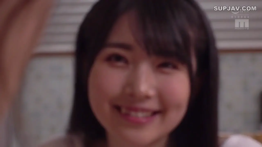 室內 · 脸部 · 微笑 · 注視 · 特寫 · 便裝 · 正面