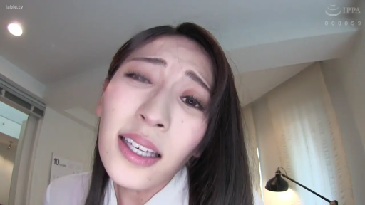 室内 · 顔部のクローズアップ · 白色衬衫