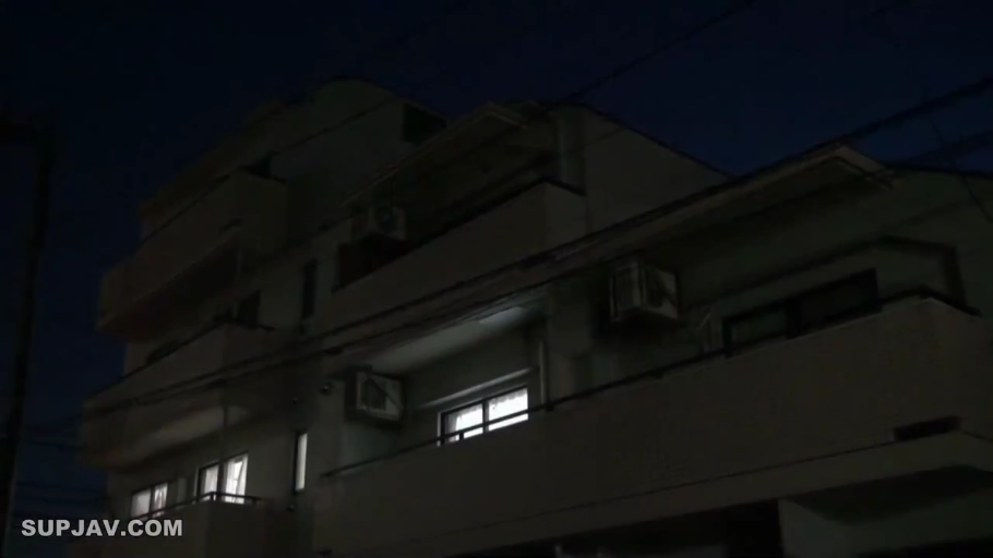 全身 · 角色扮演 · 卧室 · 站立 · 微笑 · 碎花裙 · 撩起裙子 · 粉色头套