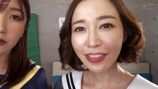 室内 · 胸部 · 露乳 · 专注 · 站立 · 碎花连衣裙 · 亲密接触