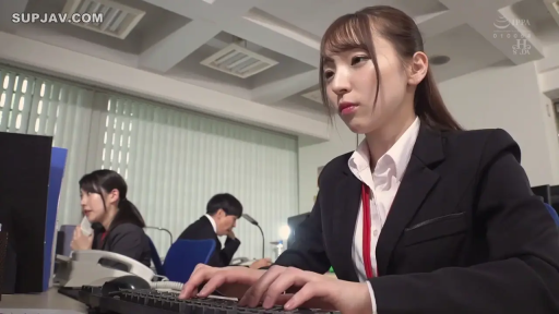 坐姿 · 专注 · 办公室 · 上半身 · 西装 · 职场 · 键盘 · 打字