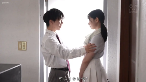 室内 · 交谈 · 校服 · 平静 · 面对面站立 · 带字幕