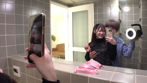 站姿 · 微笑 · 补光灯 · 摸胸 · 镜面 · 黑色高领衫 · 卫生间 · 录像中