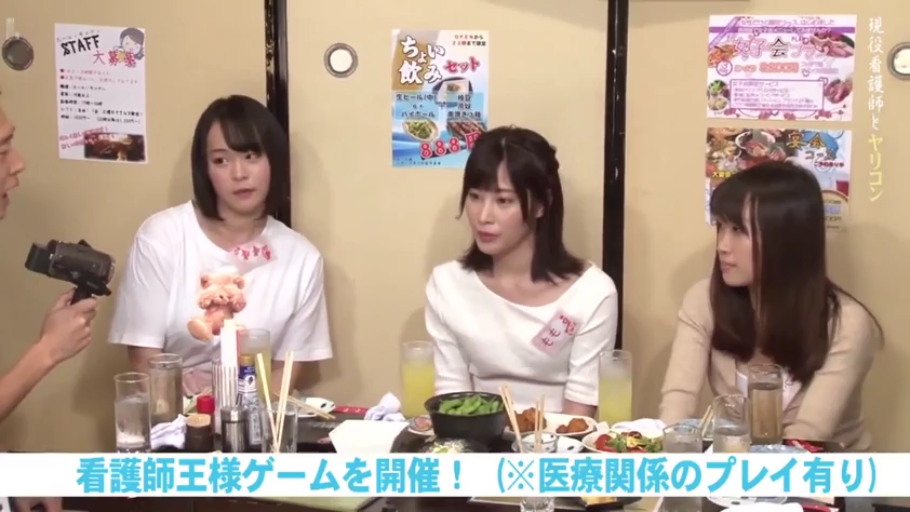 严肃 · 全景 · 并排坐 · 访谈 · 居酒屋 · 餐饮具 · 休闲T恤 · 多人谈话节目