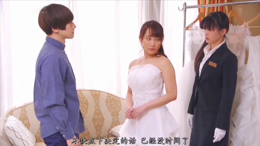 室内 · 站立 · 微笑 · 面部特写 · 温柔 · 纯爱 · 婚纱 · 婚纱架