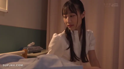 坐姿 · 病房 · 护士服 · 床 · 半身 · 温柔 · 照看