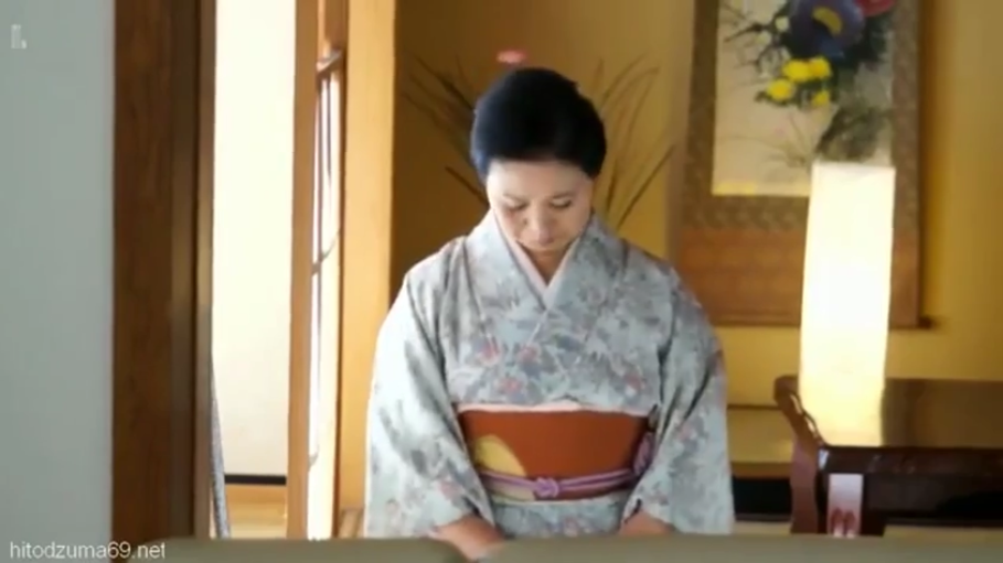 跪坐 · 和室 · 中景 · 和服