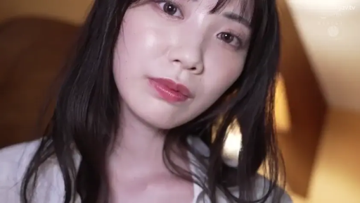 室内 · 脸部 · 平静 · 白衬衫 · 特写 · 正面