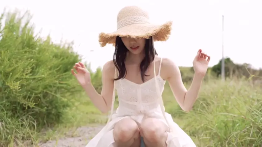 室内 · 坐姿 · 微笑 · 全身特写 · 宣传文字 · 淡紫色和服 · 封面摆拍