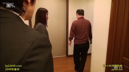 羞涩 · 跪姿 · 房间 · 紫色吊带 · 俯视 · 乳沟 · AV