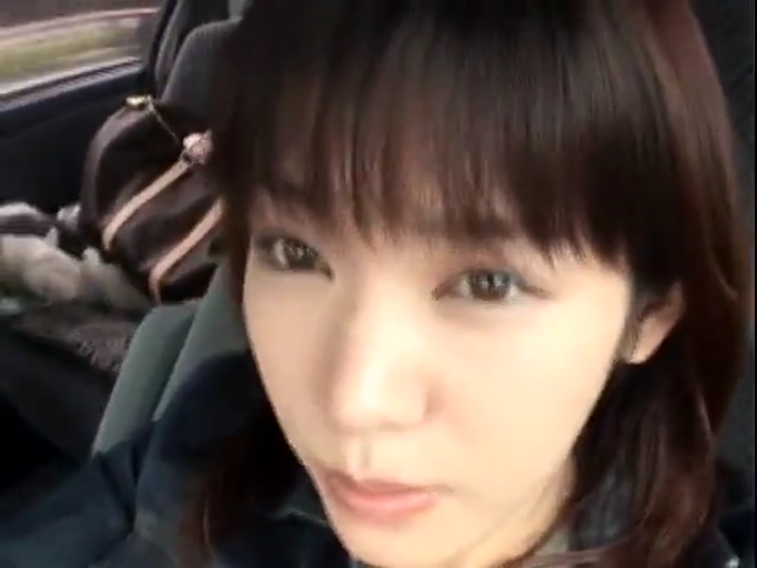 坐姿 · 脸部特写 · 自然 · 车内 · 拍摄 · 汽车座椅 · 齐刘海 · 深色外套