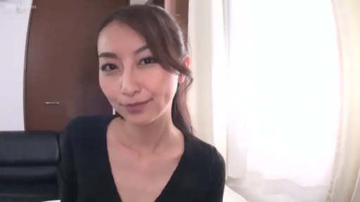 专注 · 口交 · 客厅 · 跪姿 · 嘴部 · 地毯 · 学生装