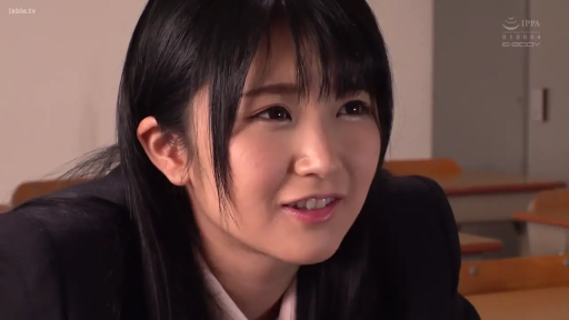 座り姿勢 · 面部 · 教室 · 微笑 · 学生服 · 课桌 · チャット · 清纯