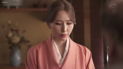 室內 · 坐姿 · 面部 · 靜止 · 和服 · 人像 · 宁静