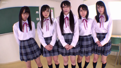 教室 · 眼镜 · 站立 · 全景 · 自然 · 对视 · 多人 · JK制服