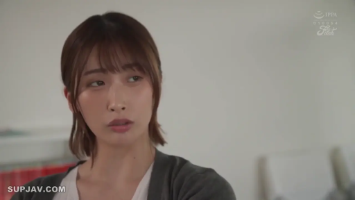 Indoor · 面部特写 · 灰色开衫