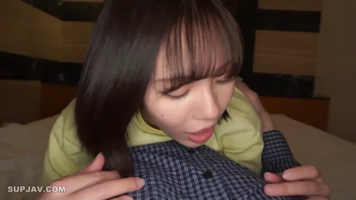 面部 · 身をかがめる · 寝室 · 微笑 · 对视 · POV视角 · T恤