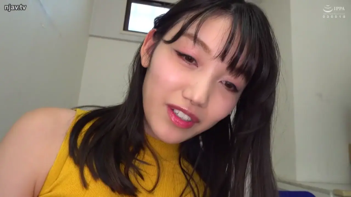 Indoor · Bend over · Close-up of the face · Smile · Gaze · 长发 · Yellow sleeveless top