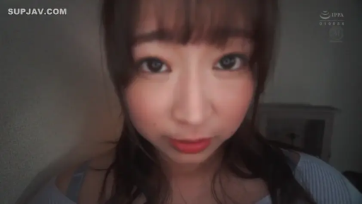 室内房间 · 脸部大特写 · 浅蓝色针织上衣