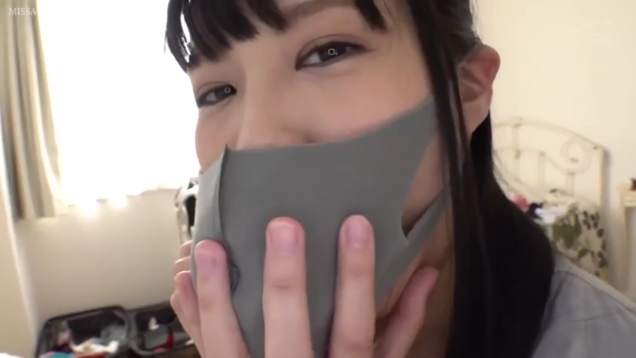 室内 · 顔部のクローズアップ · 灰色口罩