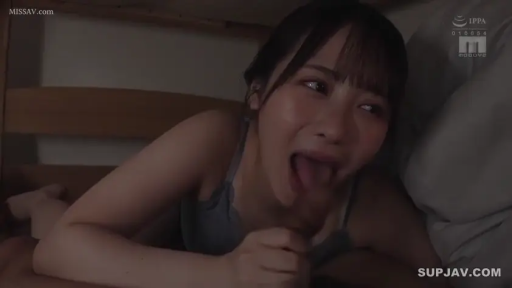 坐姿 · 女仆装 · 气球 · 害羞 · AV · 捂嘴大笑 · 面部遮挡 · 万圣节背景房间