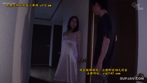 站立 · 中景 · 平静 · 对视 · 昏暗 · 室内走廊 · 房门 · 吊带睡裙