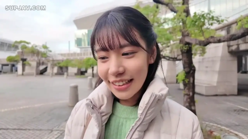 坐姿 · 专注 · 办公室 · 计算器 · 棕色裙子 · 办公 · 侧身特写 · 职业风
