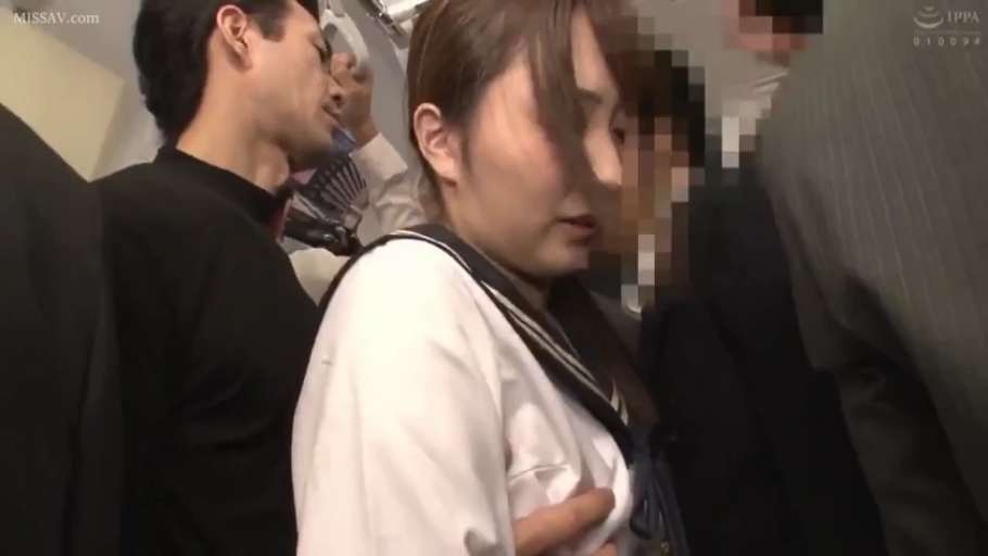 站姿 · 水手服 · 电车 · 侧面特写