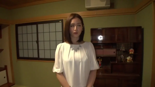 站立 · 和室 · 站姿 · 平静 · 半身 · ネックレス · 白い上着