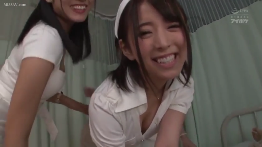 病房 · 俯身 · 护士服 · 面部特写